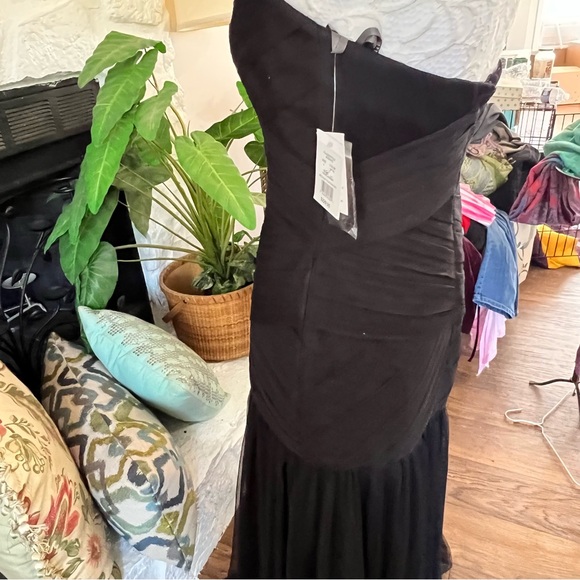 White by Vera Wang Black Strapless Romantic Goth Evening Gown Size 4 NWT - Picture 8 of 15